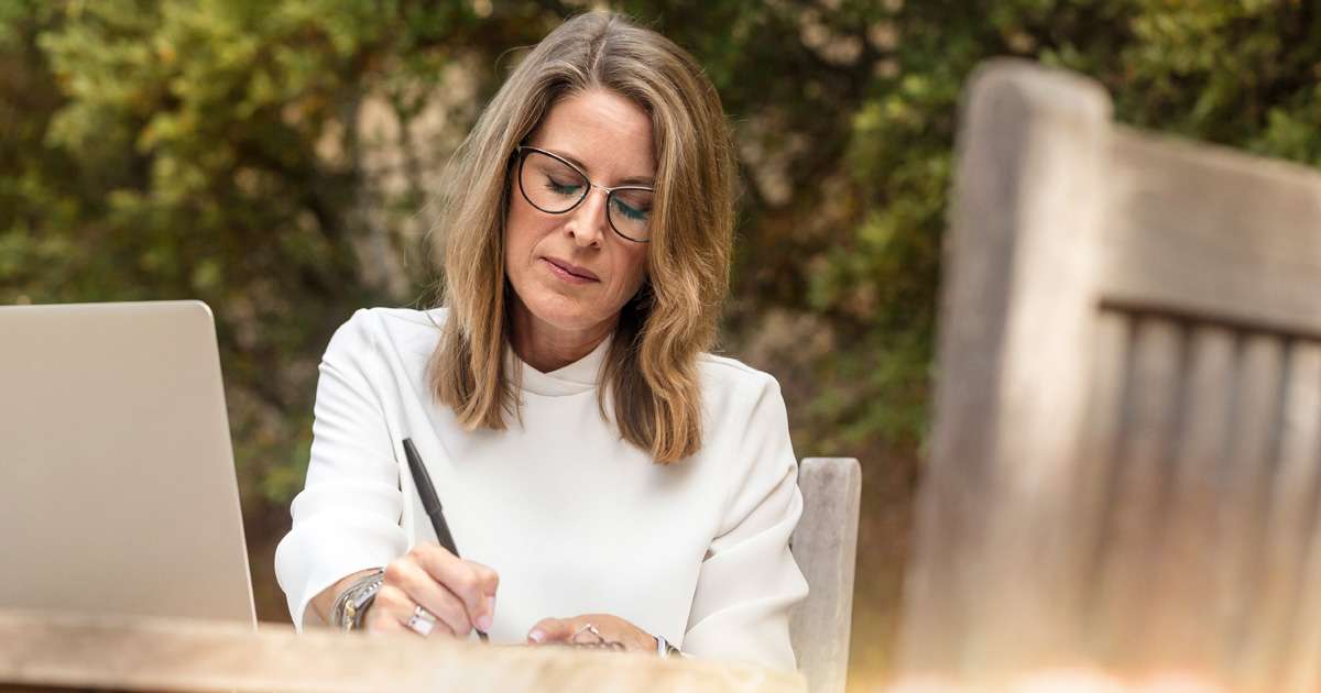 Should I change my surname back after divorce? | Beanstalk Single Mums