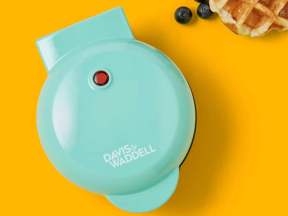 Electric mini waffle maker 