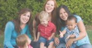 Women connecting with other single mums